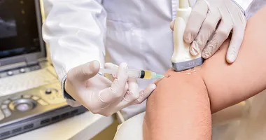 Ultralydscanning med injeksjon av albue.